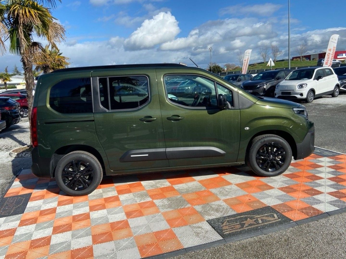 CITROEN BERLINGO - NEW BlueHDi 100 BV6 PLUS Pack Style JA 16" Vitres AR Surt.