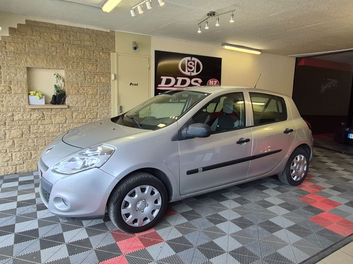RENAULT CLIO III YAHOO 1.2 l CRIT'AIR 1 CLIM DISTRI NEUVE